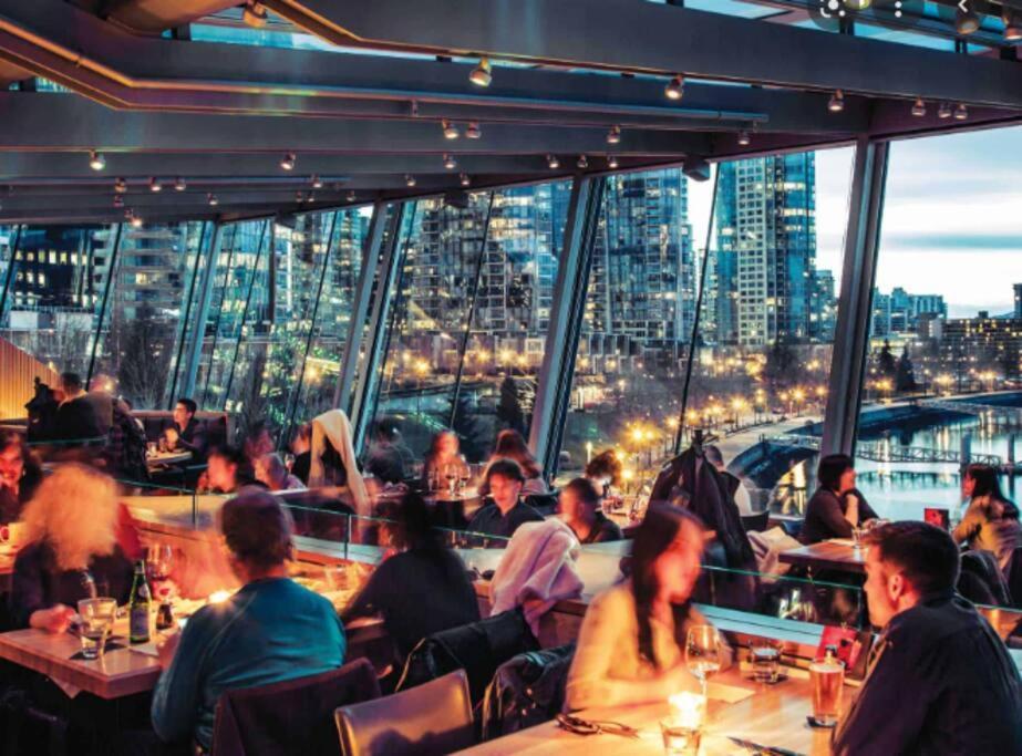 Downtown King Suite-Surround Views-Pool/Gym/Parkng Vancouver Exteriör bild