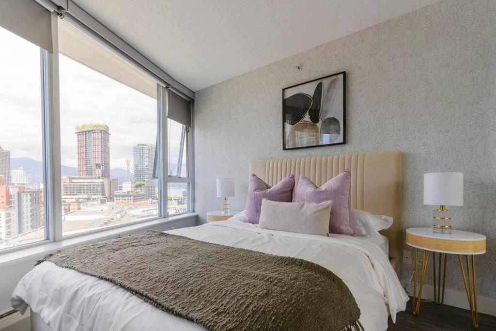 Downtown King Suite-Surround Views-Pool/Gym/Parkng Vancouver Exteriör bild