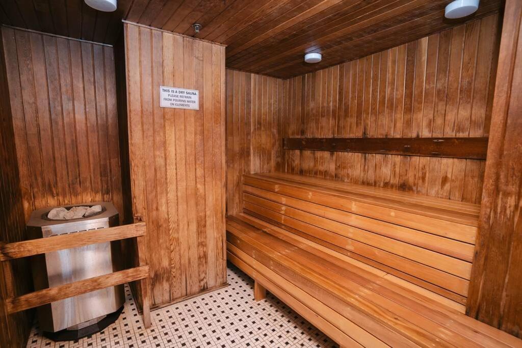 Downtown King Suite-Surround Views-Pool/Gym/Parkng Vancouver Exteriör bild