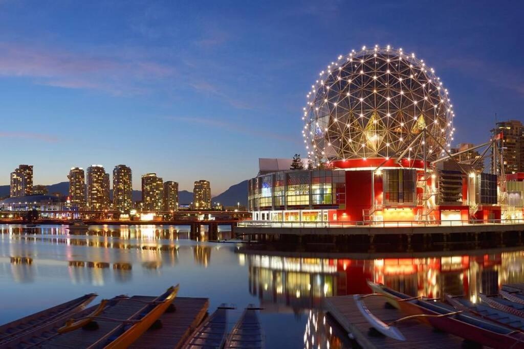 Downtown King Suite-Surround Views-Pool/Gym/Parkng Vancouver Exteriör bild